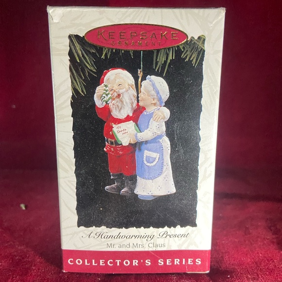 HALLMARK KEEPSAKE ORNAMENT 1994 - Picture 1 of 8